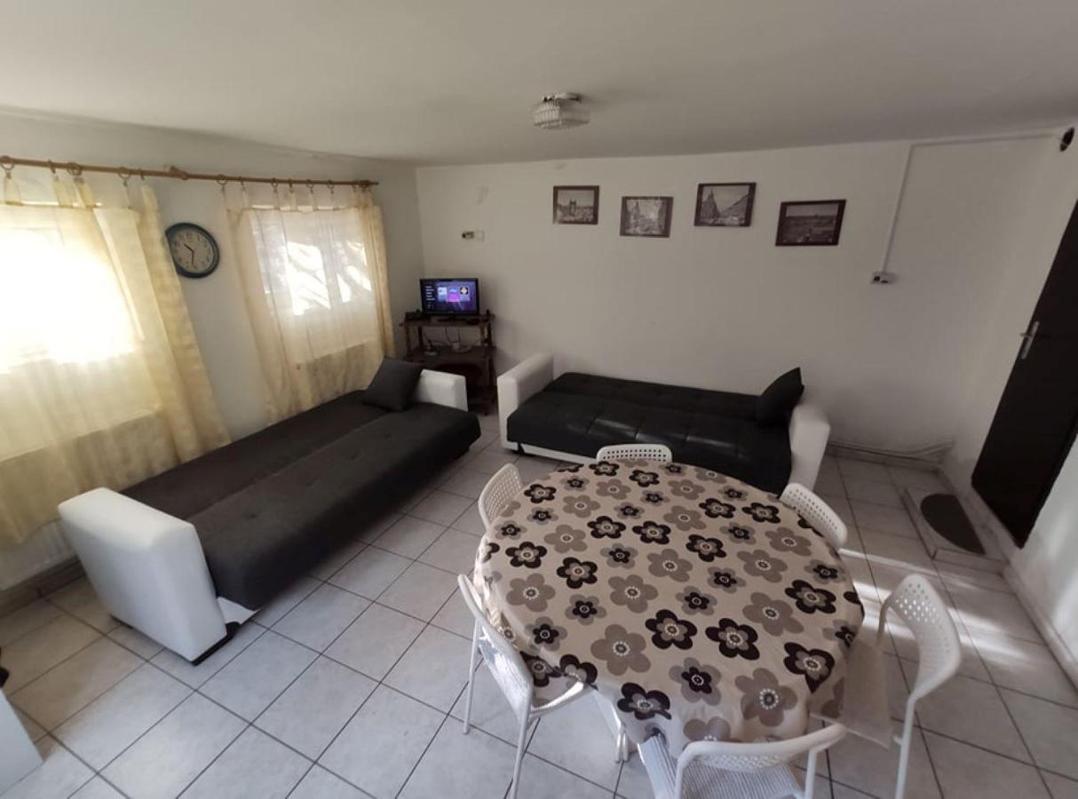 Fenyves Ut 1 * Esztergom