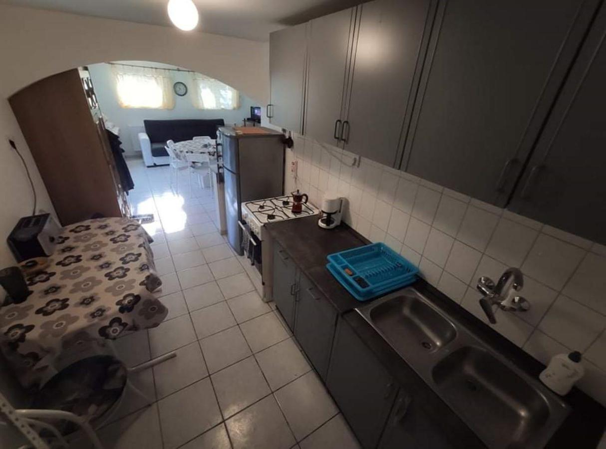 Apartment Fenyves Ut 1 *